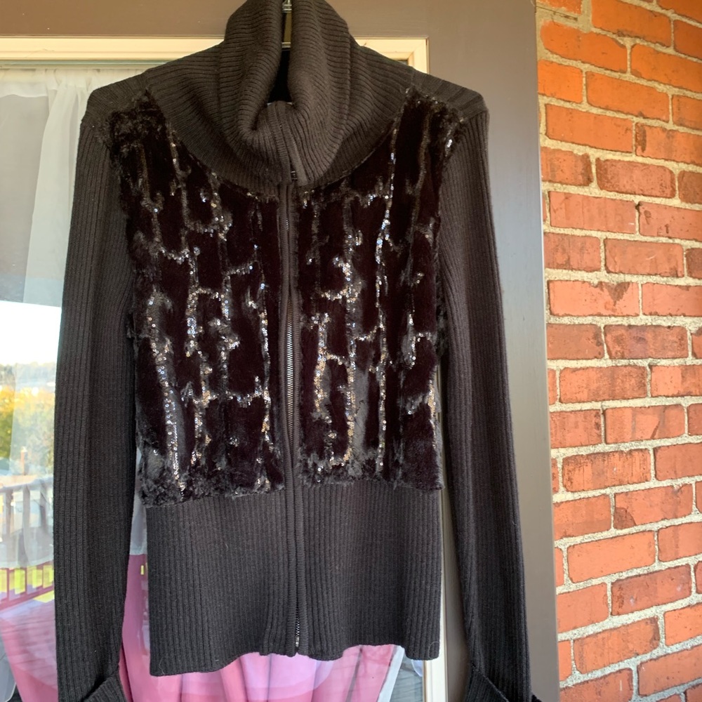 Beautiful Sweater - Zip Up!